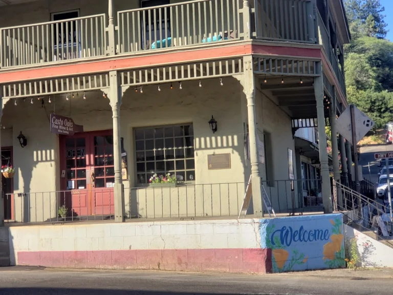 Casto Oaks Tasting Room, Mariposa