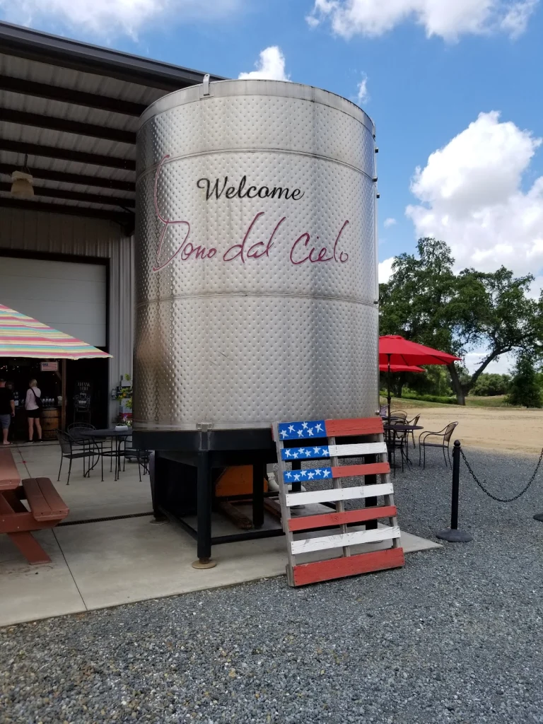 Dono dal Cielo, a dog-friendly restaurant in Newcastle, California