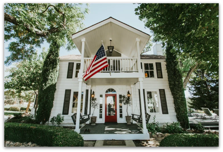 HammerSky Vineyards & Inn, a dog-friendly winery in Paso Robles, California