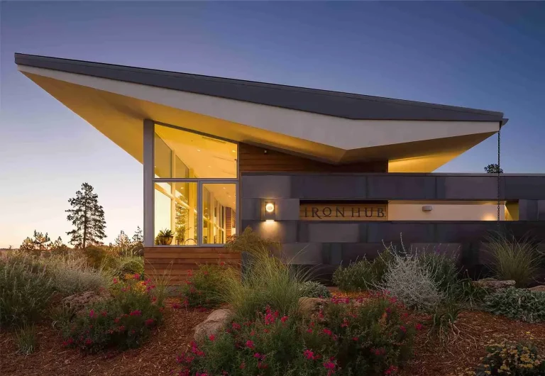 Iron Hub Winery, a dog-friendly winery in Plymouth, California