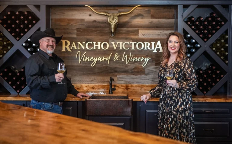 Rancho Victoria Vineyard, a dog-friendly restaurant in Plymouth, California