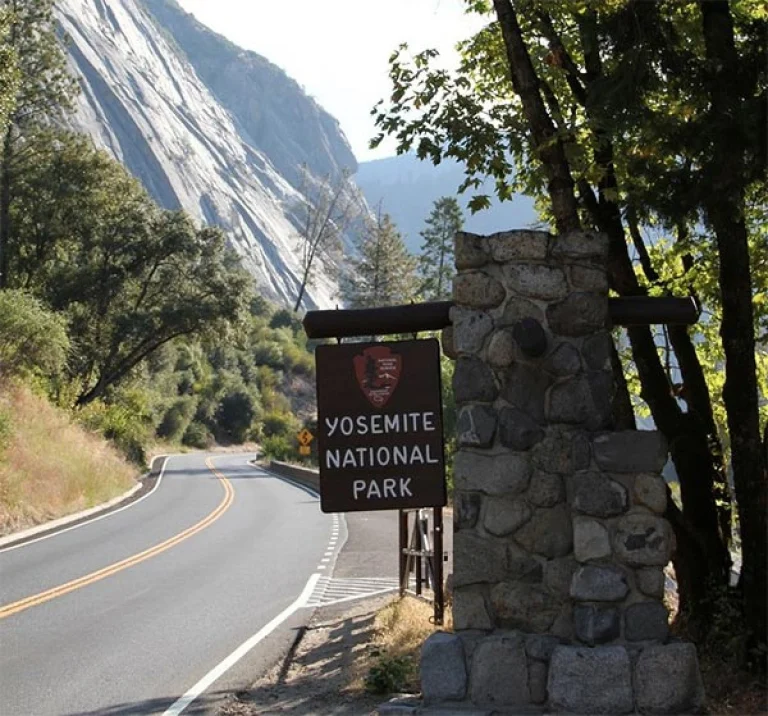 Image from Mariposa county (west/arch rock) entrance on DogTrekker