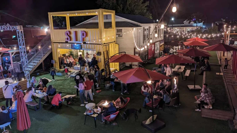 Feast it Forward, a dog-friendly restaurant in Napa, California