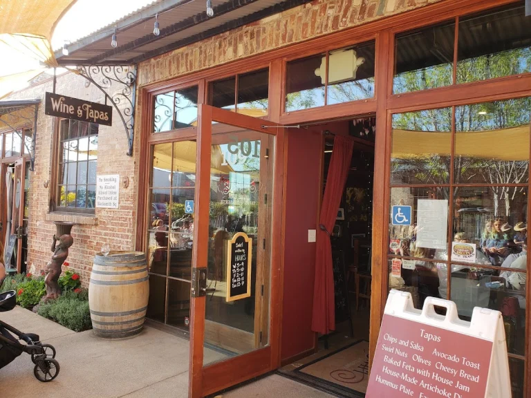 Swirl on the Square, a dog-friendly restaurant in Livermore, California