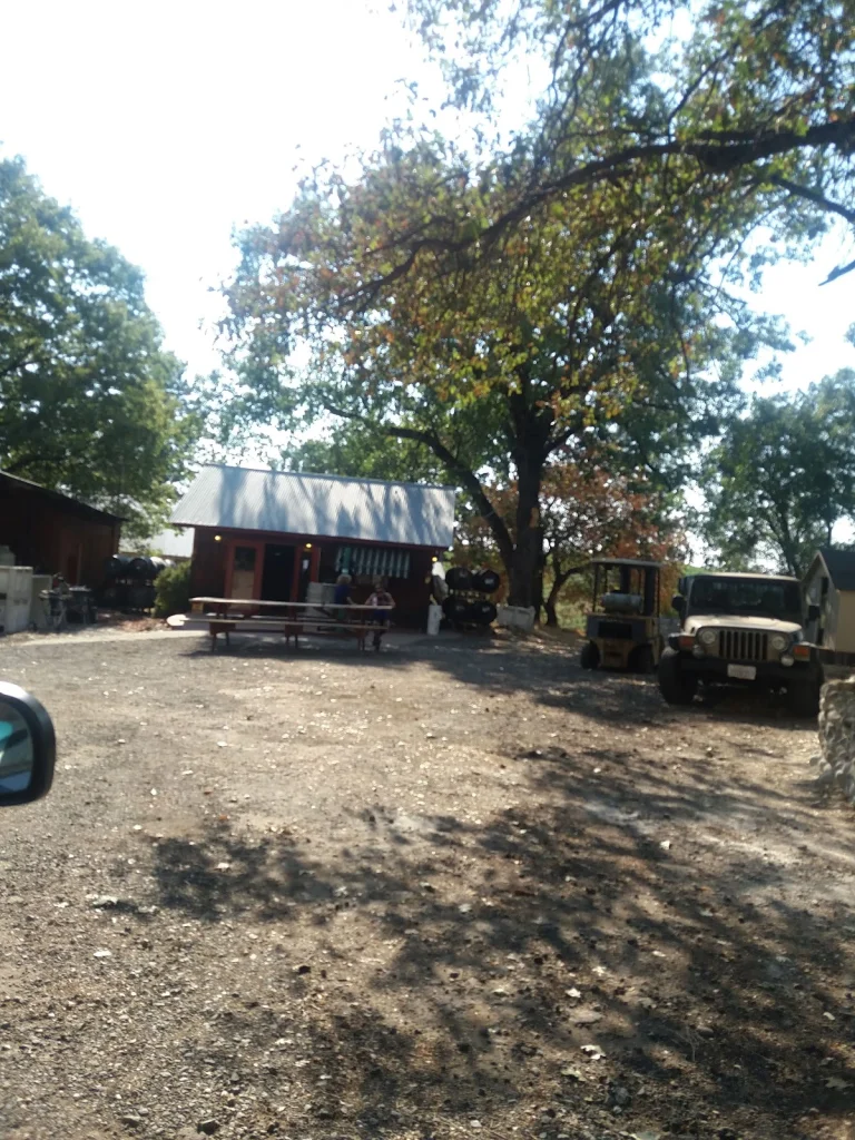 Van der Vijver Estate Winery, a dog-friendly restaurant in Somerset, California